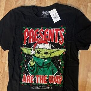 Star Wars Mandalorian Christmas Grogu Yoda Presents The Way Crewneck T-Shirt NWT